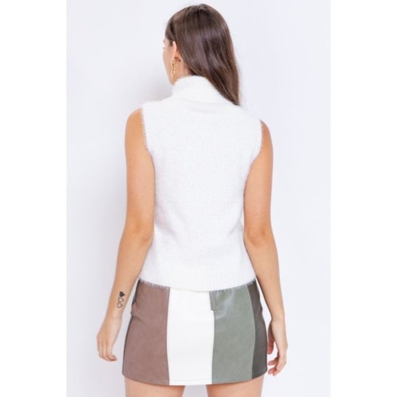 LAST ONE -COOL BREEZE TURTLENECK TANK SWEATER - Picture 4 of 7